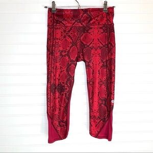 Lululemon Vent It Out Crop Mini Ziggy Snake Red Tide Cranberry / Cranberry Sz 4